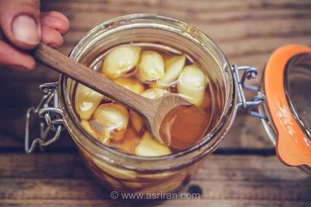 فواید سیر و عسل: خواص، مصرف و عوارض احتمالی