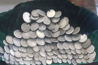 قتل زن مسن برای سرقت کلاه نقره‌ای تاریخی