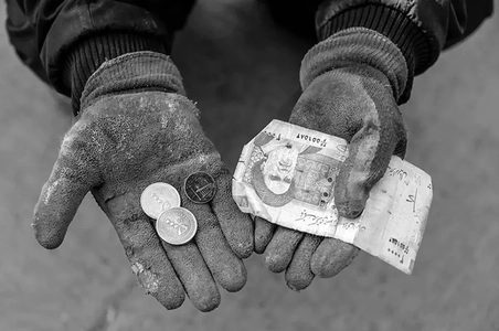 نماینده مجلس: اولویت دولت، رفع مشکلات معیشتی مردم است