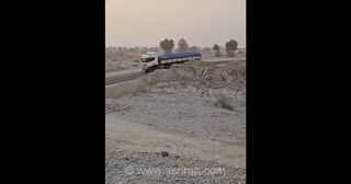 آسفالت مسیر جایگزین کنارگذر پل در هرمزگان برای تسهیل تردد خودروها و کاهش ترافیک عبوری