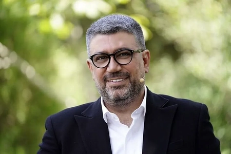 هم‌خوانی رضا رشیدپور با دخترش در یک لحظه صمیمی