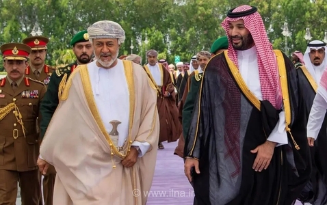 سلطان عمان در سفری رسمی وارد جده عربستان شد