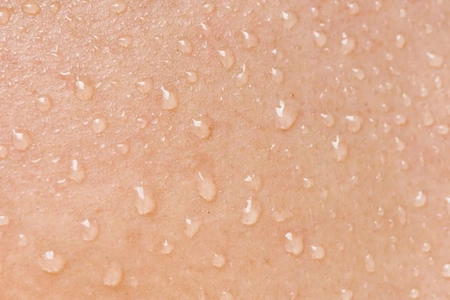 عرق چه تاثیری بر سلامت پوست دارد؟