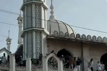 تخریب بخشی از مسجد تاریخی شاهی اوجین توسط مسلمانان برای جلوگیری از تخریب کامل