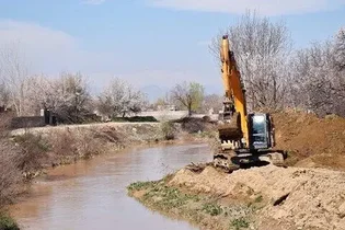 لایروبی گسترده رودخانه‌ها و پاکسازی پل‌ها در آذربایجان‌شرقی برای مقابله با سیل