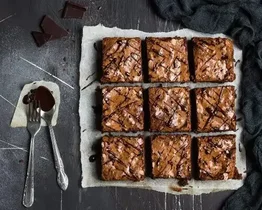 طرز تهیه آسان و خوشمزه براونی شکلاتی در خانه