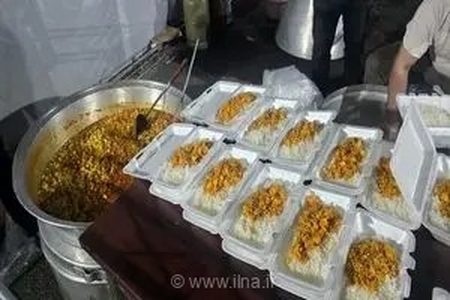 طبخ و توزیع مداوم غذای گرم و میان‌وعده در موکب جنت‌الحسین(ع) شهرداری تبریز