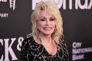 دالی پارتون به دلیل مشکلات سلامتی در افتتاحیه ترن هوایی جدید Dollywood غایب بود