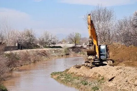 لایروبی گسترده رودخانه‌ها و پاکسازی پل‌ها در آذربایجان‌شرقی برای مقابله با سیل