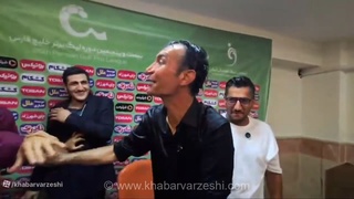 ویدیو| آب ریختن بر سر رضا عنایتی در کنفرانس خبری!