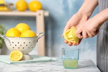 افزودن آب‌لیمو به غذاها کمک به جذب بهتر آهن می‌کند
