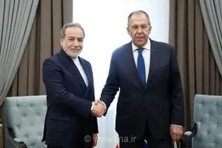 رایزنی‌های دیپلماتیک در بیشکک؛ دیدار و گفت‌وگوی سید عباس عراقچی با سرگئی لاوروف در حاشیه نشست شانگهای