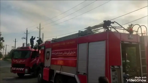 آتش‌سوزی گسترده در کارخانه کاغذسازی فرامان کرمانشاه