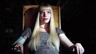 فیلم ترسناک «The Witch» که آ냐 تیلور جوی را به شهرت رساند از نتفلیکس حذف می‌شود