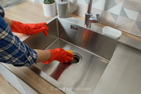 ترفندهای ساده و کاربردی برای تمیز کردن و برق انداختن سینک و شیرآلات