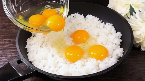طرز تهیه برنج سرخ‌شده با سبزیجات و تخم‌مرغ