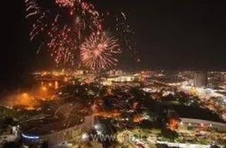 آسمان کیش امشب با نور و آتش، میزبان جشنواره‌ای رنگارنگ