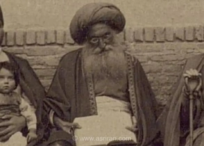 تصویری از خاخام نورمحمود، پزشک یهودی ناصرالدین شاه در کنار خانواده‌اش
