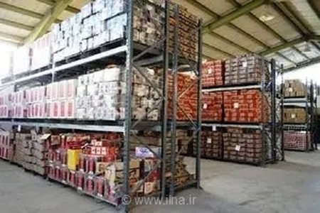 کشف انبار ۲۰ میلیارد ریالی مواد غذایی تاریخ‌گذشته در بروجرد