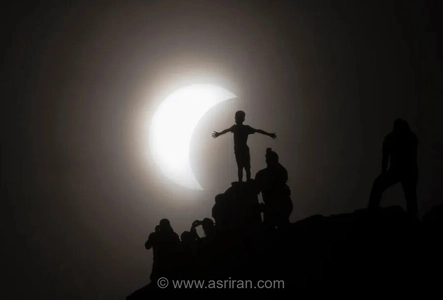 تصاویری از خورشیدگرفتگی در کشورهای اروپایی و وقوع زلزله در کلمبیا در قاب دوربین عکاسان