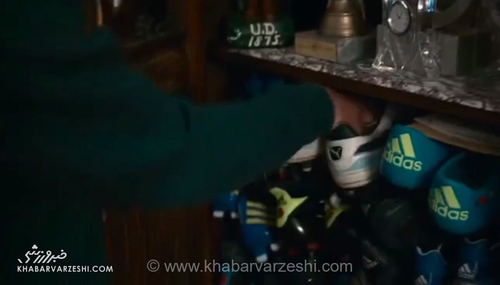 ویدیو| از استوک مارادونا تا اولین پیراهن رونالدو/ مورینیو اتاق گنجینه‌اش را نشان داد!