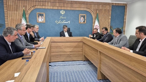 نشست نهایی بازنگری دستورالعمل صدور پروانه گلخانه‌ها در یزد