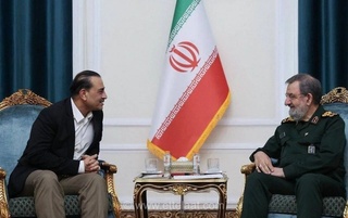 تاکید دبیر شورای عالی امنیت ملی بر مدیریت امنیتی ایران در تنگه هرمز در دیدار با فرمانده ارتش پاکستان