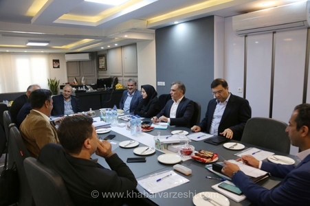 طعنه سنگین به اعضای هیئت رئیسه فدراسیون فوتبال: زور شما در باشگاه‌تان به قلعه‌نویی نرسید، چطور در فدراسیون می‌رسد؟
