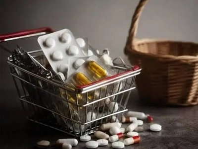 ترخیص بیش از ۱۱۲ هزار قلم داروی بیماران خاص با پیگیری دادستانی