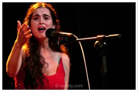 «زنده‌باد کارمن» کلیپی با صدای سیلвия پرز کروز و آهنگ جدید پیش از نمایش در جشنواره تورنتو منتشر کرد