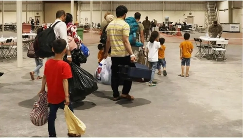 تعویق ۹ ماهه تعطیلی اردوگاه افغان‌ها در قطر به دستور ترامپ