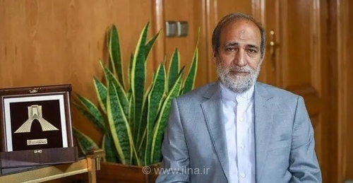 اهدای هدایای حرم امام علی(ع) به خانواده‌های آسیب‌دیده جنگ