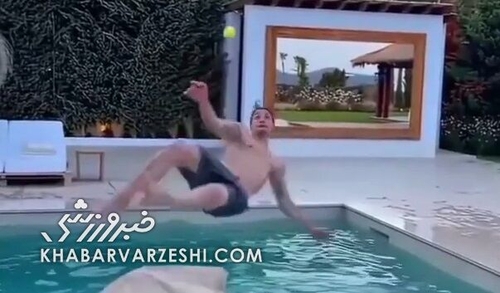 چالش زلاتان ایبراهموویچ: ایستادن روی آب و قیچی برگردان با توپ تنیس