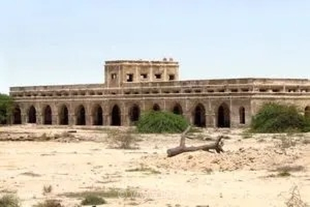 تخریب آثار ملی هرمزگان در پی حملات ارتش آمریکا؛ خسارت سنگین به تلگرافخانه جاسک و دستکندهای ساسانی بستانو