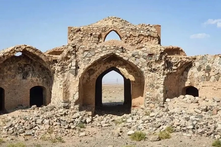 صدور سند مالکیت کاروانسرای تاریخی ده‌زیره کاشان