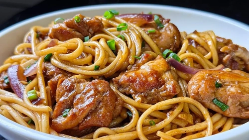 طرز تهیه نودل مرغ با سس مخصوص