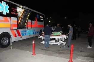 انتقال ۹ مصدوم تصادف آزادراه همدان - ساوه با اتوبوس آمبولانس