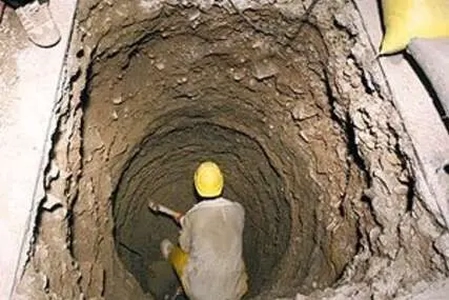 حادثه در کازرون: مرگ دو کارگر در چاه ۸۰ متری