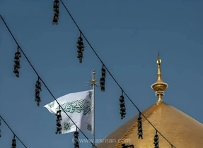 تعویض پرچم ایوان طلای حرم امیرالمؤمنین همزمان با میلاد پیامبر (ص)