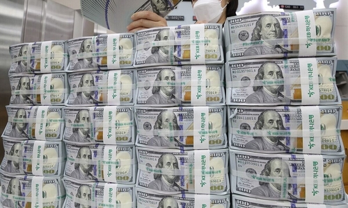 کاهش قیمت دلار در پی اخبار مذاکرات ایران و آمریکا