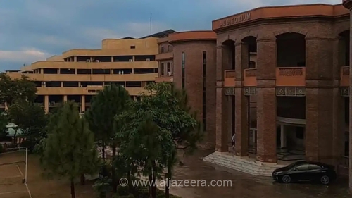 اخراج دانشجویان پزشکی افغان از پاکستان: «عروسک بازی نیستیم»