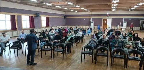 جلسه اولیا و مربیان: فراتر از گزارش نمرات، پلی بین خانه و مدرسه