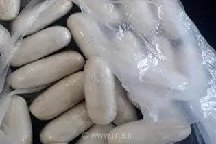 ناکامی قاچاقچیان در انتقال مواد مخدر؛ کشف ۳۰۰ گرم شیشه از خودروی پژو پارس در ورودی شهر قزوین