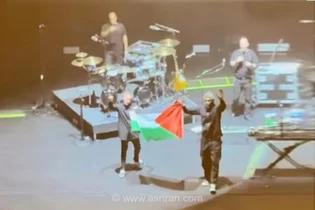 ممنوعیت اجرای گروه موسیقی انگلیسی در سنگاپور به دلیل حمایت از فلسطین و برافراشتن پرچم در کنسرت