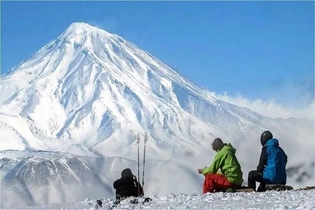 پنجمین روز جست‌وجو برای کوهنورد مفقودشده در دماوند همچنان بی‌نتیجه