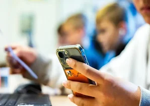 ضوابط استفاده از تلفن همراه در مدارس تشریح شد