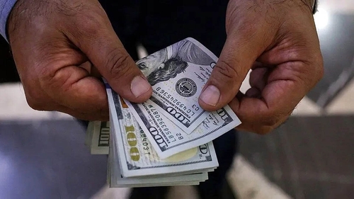 افزایش قیمت دلار در بازار ارز؛ پیش‌بینی‌ها برای معاملات فردا