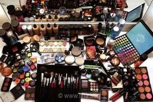 توقیف محموله میلیاردی لوازم آرایشی قاچاق در قزوین؛ یک متهم در دام پلیس گرفتار شد