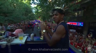 ویدیو| یامال در جشن قهرمانی اسپانیا در مادرید درخشید؛ رژه قهرمانی با حضور ستاره جوان بارسلونا