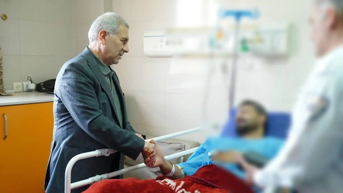 عیادت رئیس دانشگاه علوم پزشکی شیراز از کارشناس اورژانس آسیب‌دیده
